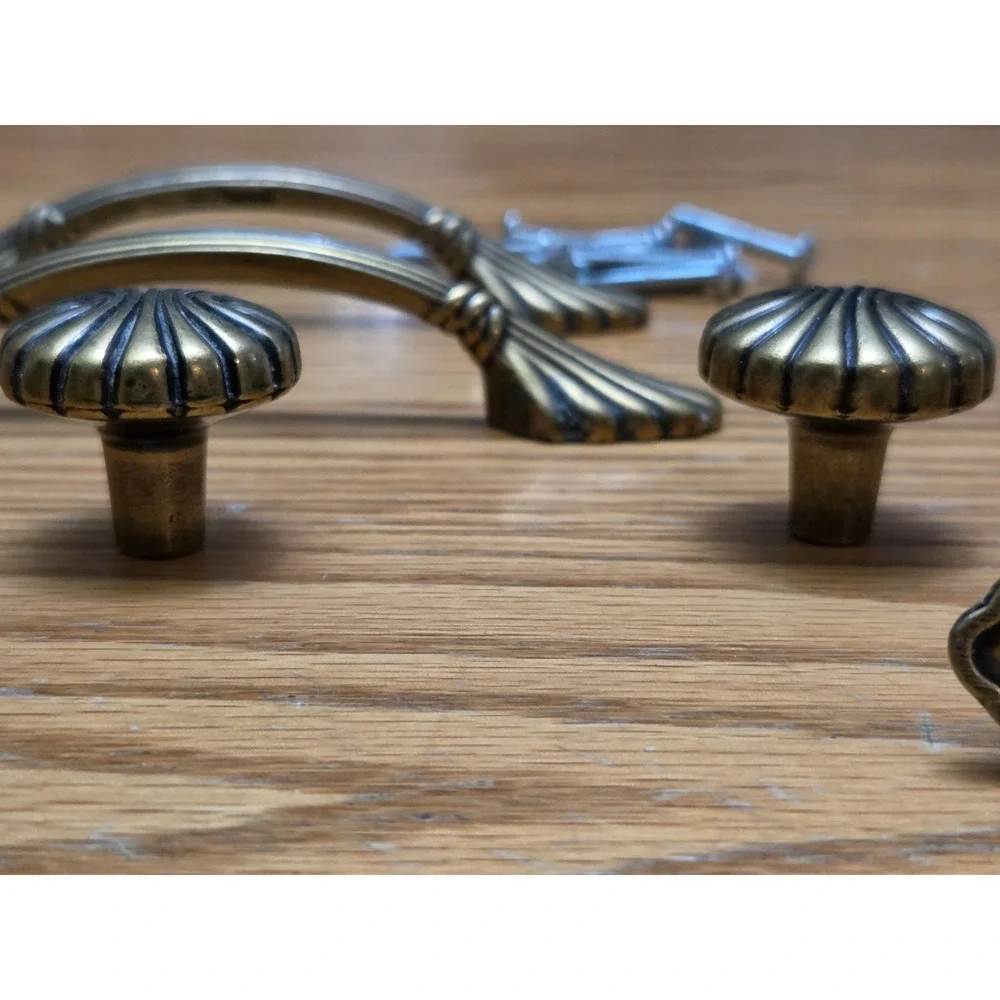 Amerock Vintage Natural Elegance Shell Cabinet Pulls/ Drawer Knobs /Handles Lot